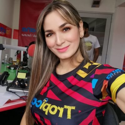 Comunicadora social, locutora, presentadora de Tv, voz comercial. Directora de Tropicana 99.3 fm Villavciencio- Colombia. Instagram @acevedoalexa20