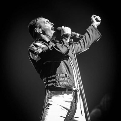 Lead singer with international Queen tribute band Gary Mullen & The Works