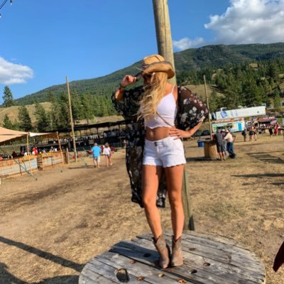 NicoleKretchmar's profile picture. anyways I’m just gonna follow this goose because I don’t give a fook