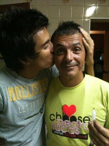 FEITO PELAS DONAS DO @mi_vidarestart E DO @tiaLeni_gatona fizemos pra vê se o Pelu fala com agnte olha pra gente kkkk