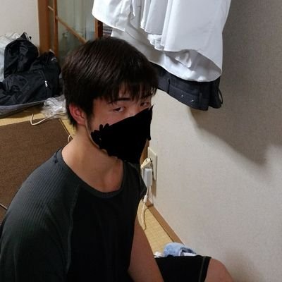 RNvy27JvL8H9DMk's profile picture. 