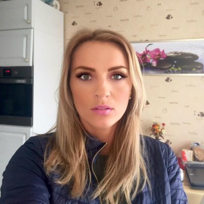 Je me nomme stephanie lacourt . Je suis ici pour me faire des amis