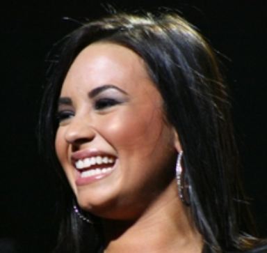 Well, I'm @Vakna4Life. Basicly love Demi, Jonas, One Tree Hill, Miley, Gilmore Girls, Jersey Shorem and loads of Music =)