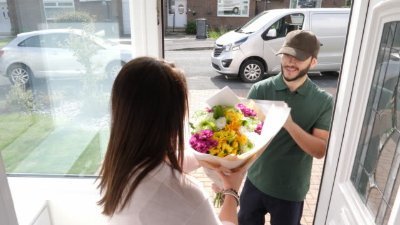 Flower delivery service solely for florists standard £2.50 per deliver pick up within the hour guaranteed delivered in time slots you provide