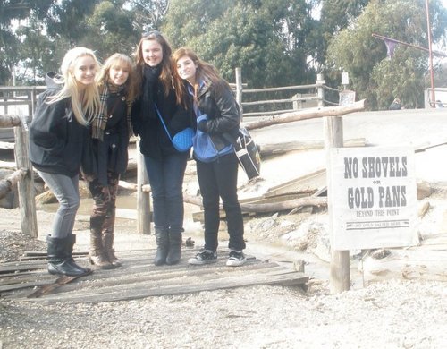 erinpants93's profile picture. 