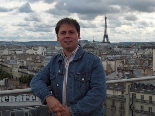 ricky_varela's profile picture. Tenía una frase absolutamente genial para mi perfil. Codicioso que soy, se perderá como lágrimas entre cebolla picada. Soy demasiado ingenioso para este mundo.