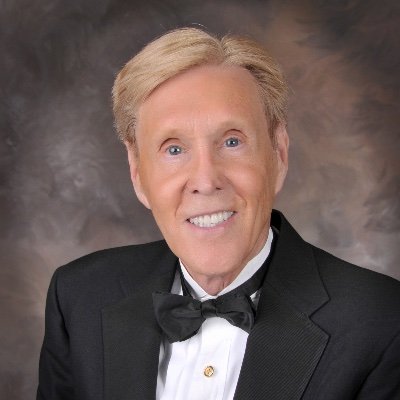 Richard E. Kerr works with real estate for the discerning. He is adept, enthusiastic, and delivers consistent luxury to his community.