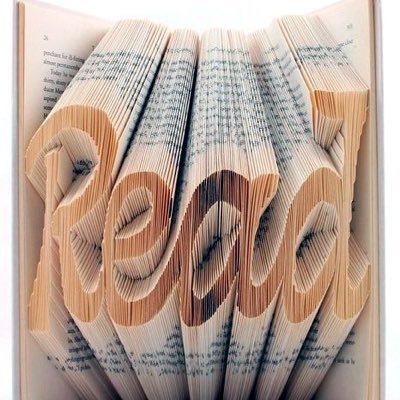 robbieleecats's profile picture. Cat mom, book lover, nail polish enthusiast