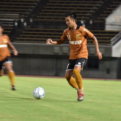 太田翔 今日はトッカーノの時のコーチの結婚パーティーに参加しました お相手はなんとレッズレディースの安田選手 お祝いのメッセージ映像に本田選手やナオトインティライミやレッズの選手が出てました 良介コーチめっちゃかっこよかった Http