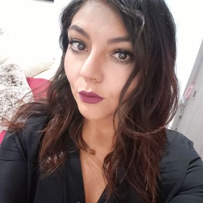 Comunicóloga, cantante,ser buen vibe, soñadora y luchadora.