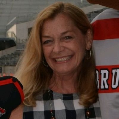 Midwest transplant living in LA. Cancer survivor. Cheerleader for underdogs. Heart beats for family, friends, furbabies.