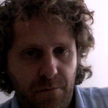 Founder, professionista e docente, mi occupo di #lavoro, #scuola #formazione e nuove #tecnologie. Distrattamente di politica. Una vita pigramente di corsa...