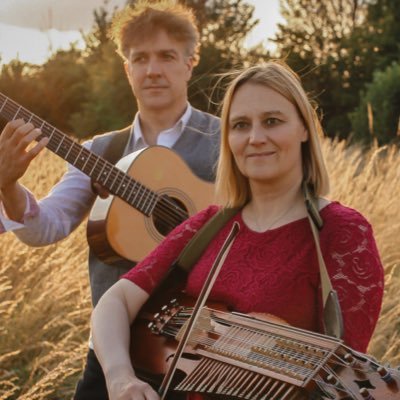 Folkie musicians with a lounge converted to livestream! come and see us perform no matter where you are in the world!! #nyckelharpa #kohorn #folkmusic