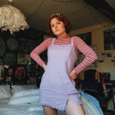 ellvalentine_'s profile picture. look who’s fucking back from the dead