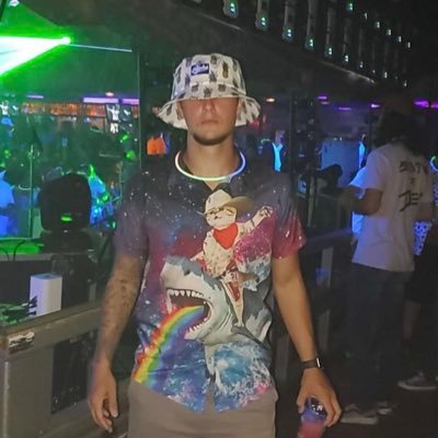 devader1710's profile picture. Would’ve went pro if I didn’t blow my knee out