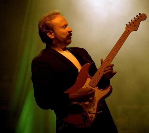 Guitarist for Phil Collins and Genesis