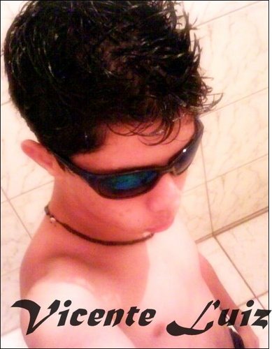 este sou eu guitarrista profissional di uma banda de rock chamada F.A.8
e sou lider di outra banda chamada Escudo de Anúbis