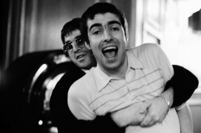 oasis live forever