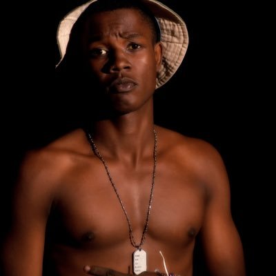 DessourcesHoly's profile picture. Le caresse l’affection la tendresse j’ai que ça a donner sans hypocrisies✌🏾