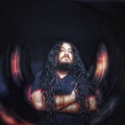 Soy zurdo pero chuto con la derecha. Nunca tendré demasiadas guitarras. Vivo con los cordones desatados.