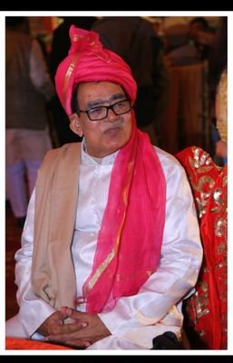 बिहार राज्य के शिवहर जिला के परसौनी बैज ग्राम के निवासी रामभक्त परिवार में जन्मे हिन्दी में पी -एच.डी डिग्रीधारी सरकारी सेवा से निवृत एक देशभक्त व्यक्ति.