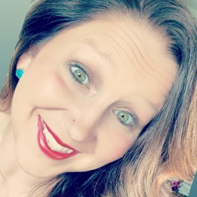 EnglishCandance's profile picture.