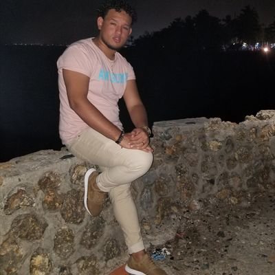 Starlin40615180's profile picture. reírme