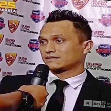 Bagi saya olahraga itu adalah bagian dari hidupku.bola sgala nya bagi ku.senyumlah,nikmatilah