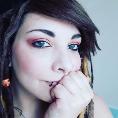 EmmaFaceOnFire's profile picture. Oi how good are animals