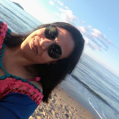 Mãe, esposa, patriota defensora da família tradicional, contra ideologias esquerdista. Em busca de um Brasil melhor.
A saída é pela direita ➡️