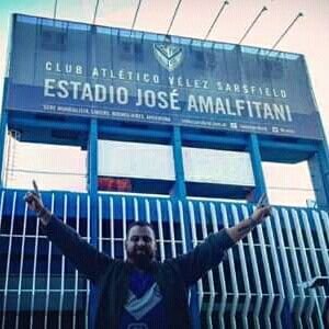 Socio e Hincha del Club Atlético Vélez Sarsfield

Puedo perder la vida,pero la vida no me la pierdo...

#LaVandaDeLaGalera 🎩