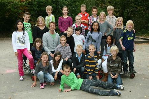 groep6's profile picture. Wij zijn groep 6 van basisschool Vita Vera uit Renkum. 
       Samen met meester Niels en zijn Blackberry laten wij de leukste momenten van de dag zien.