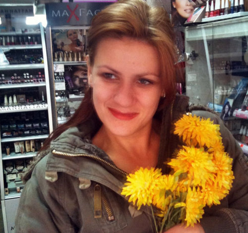 Mom, Wife, Friend, Entrepreneur, Passionate about makeup and beauty...