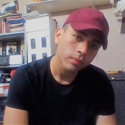 Bailarín y DJ., amante de la música y de la creatividad.