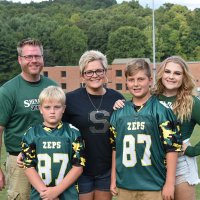 Mari Varhola (@mommavarhola) 's Twitter Profile Photo