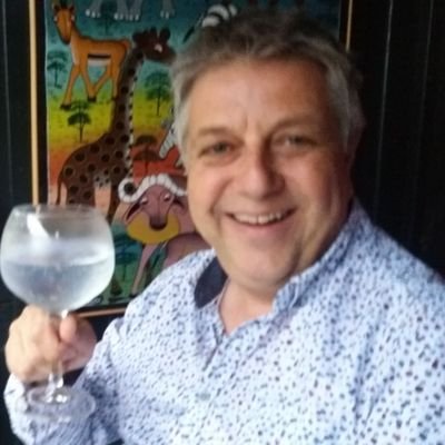 De vrolijke zeilmaker uit Andijk - DJ - Radio maker - muziek liefhebber - kookgek - zeilmakerij van de Gruiter - Verzamelaar van mooie momenten.