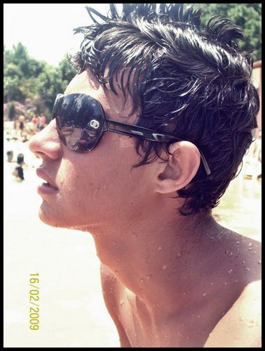 Eu nao sou chapolin colorado mais sigam-me os bons

http://t.co/OkAeV5DjbR