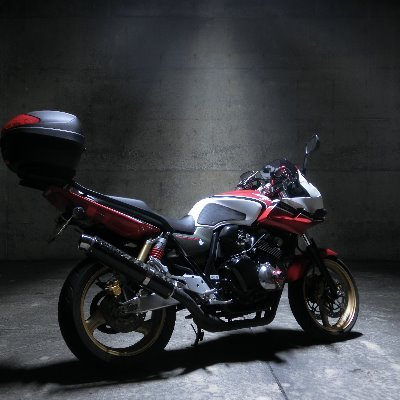 SV1000SとCB400SBでどこいこ     
ヤエーじゃなくてピースサインだしま