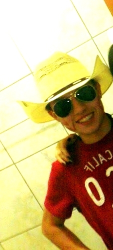 A adrenalina e a paixão por esportes é o que me move.! (: