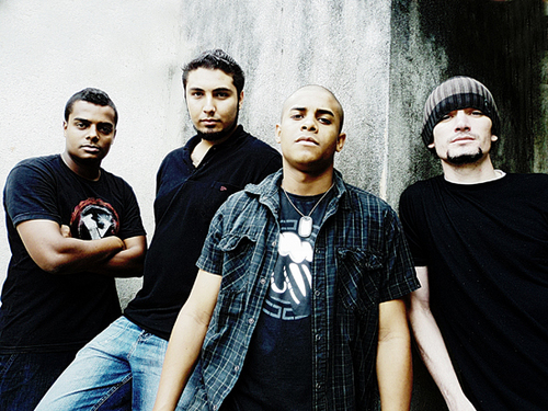 cronicaativa's profile picture. : Banda de Nu Metal :
FORMAÇÂO:
Kleber - Vocal||
Marcos Oliveira - Guitarra||
Leandro Martins - Baixo||
Julio - Batera.