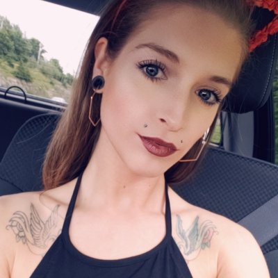 LeoCancerCapricorn ~ ComplicatedWitch • Instagramer • LiveStreamer • Shy & nervous, yet brave at heart • Nerd, Stoner, just tryin' to get by • 709 until I die