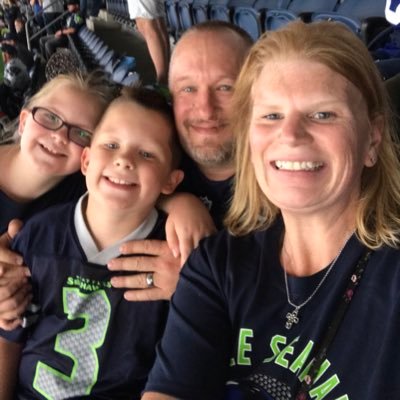 Pacific Northwest enthusiast, Seahawks fan, and a love for microbrew beer. Raising awareness about Parkinson's Disease. Husband and father.