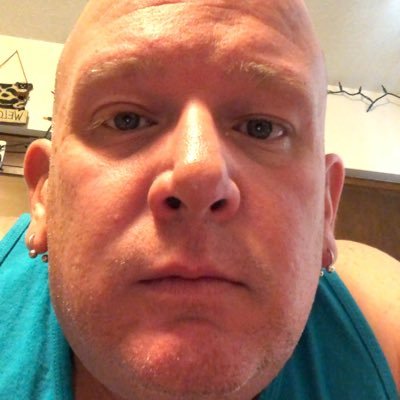 I’m a divorced 45 year old straight man!! Always horny, feel free to send me a dm!!