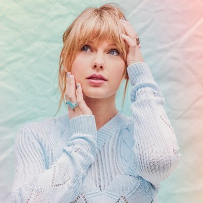 ~ Molly ~ swiftie since ‘07 ~ Never met Taylor ~ ig and tumblr: @missqueentaylor ~ TN retweeted me 5/9/18, 6/2/18, 8/24/18 ~ ReptourDC ❤️