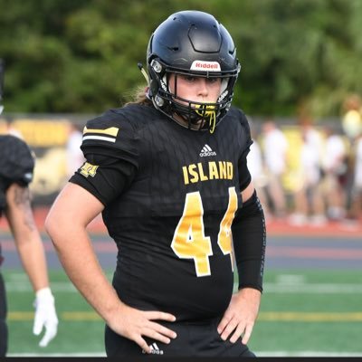 Merritt Island 🐎C/o 2020 defensive linemen 3 year letterman 6’1 240 3.4 gpa