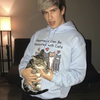 simonesbrock's profile picture. yummy, we out