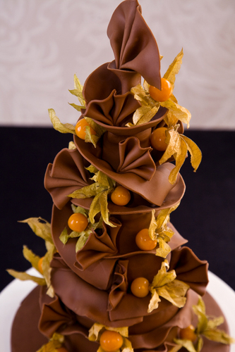 Bucks Wedding Cakes are bespoke wedding cake designers based in Wingrave, Aylesbury, Bucks.