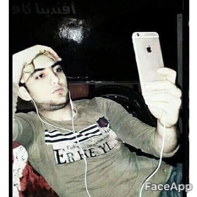 عِندمَا تكتَفِي بنَفسِك يُصبِح وجُود النَاس فِي حيَاتِك لطِيفاً وغيَابِهِم لا يَضِر