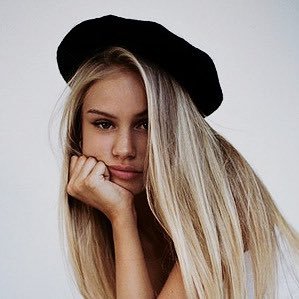 miaaoc_'s profile picture. — “she’s a superfreak.” a&h