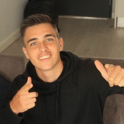 yayarobii's profile picture. DJ / Producer 🎧 Constantly searching for my purpose, for adventure, open-mindedness and positivity ✨